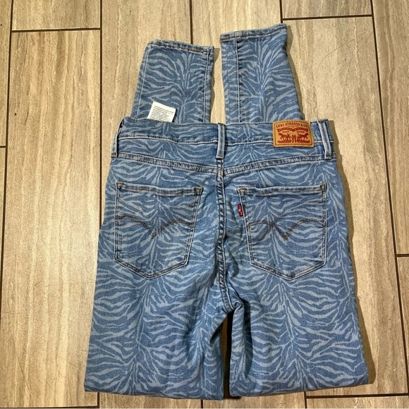 Levi's 720 Womens Light Wash Zebra-Print High-Rise Jeans Size 29 - Picture 4 of 9
